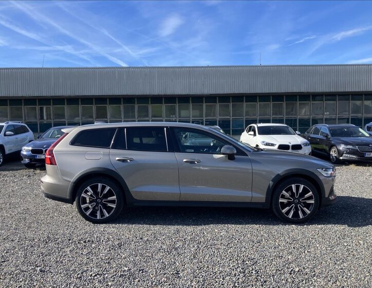Volvo V60 Kombi 2,0 l 140 kw