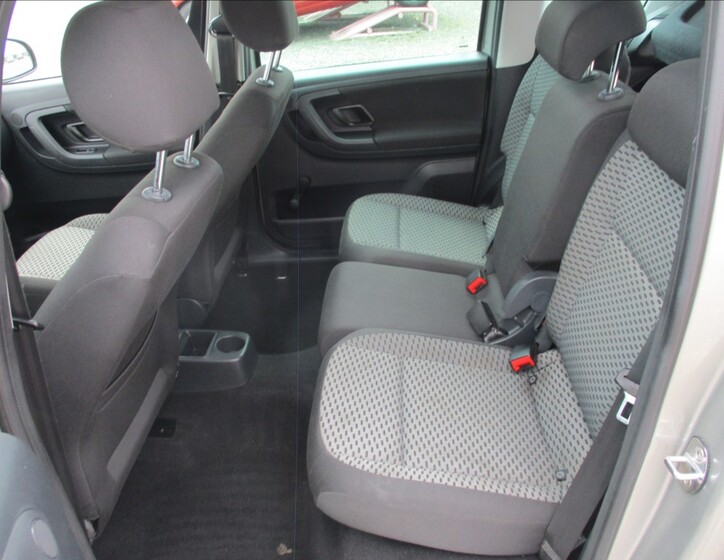 Škoda Roomster 11