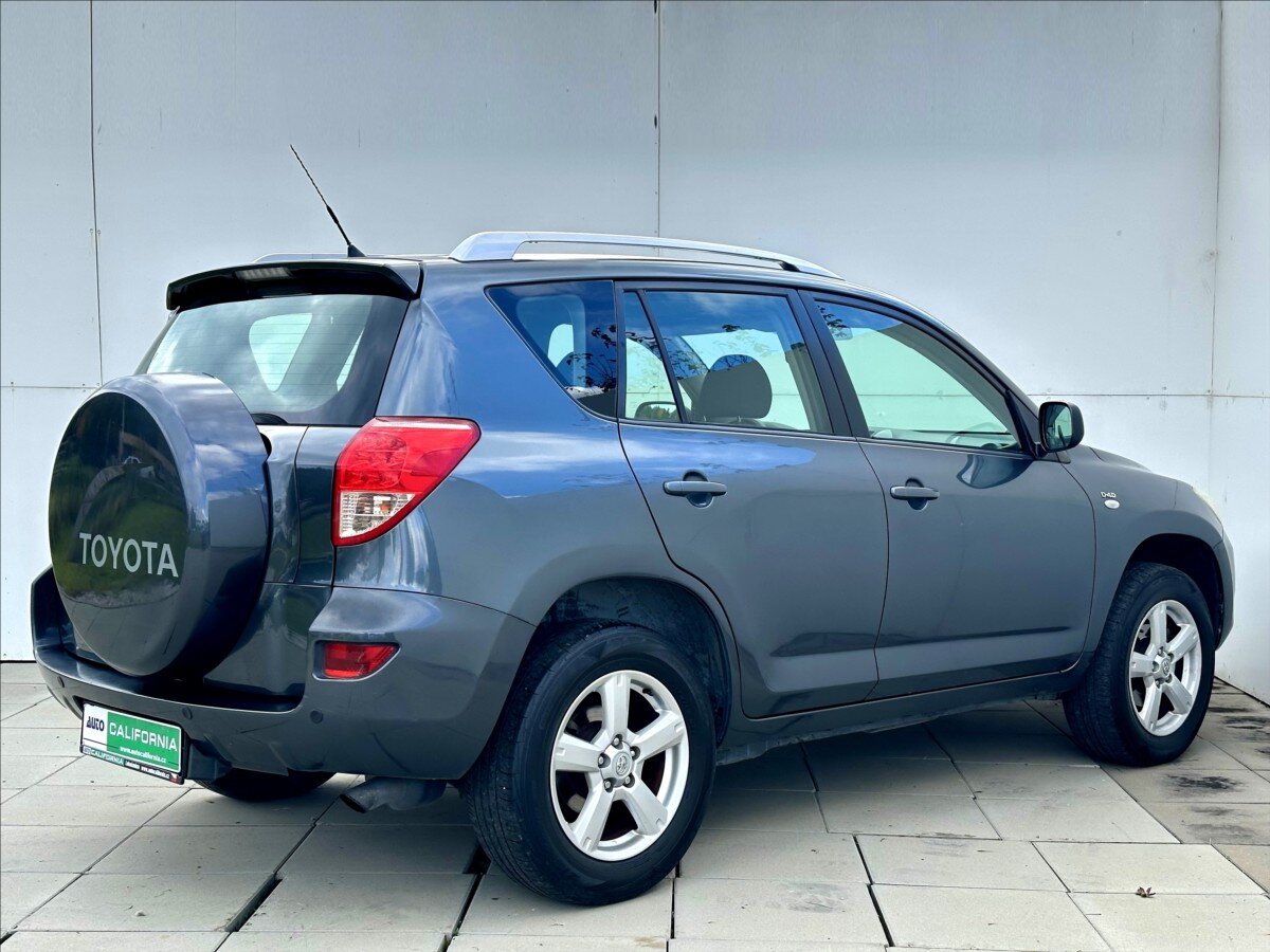 Toyota RAV4 SUV 2,2 l 100 kw