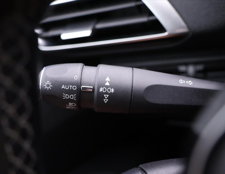 Peugeot 5008 SUV 1,2 l 96 kw