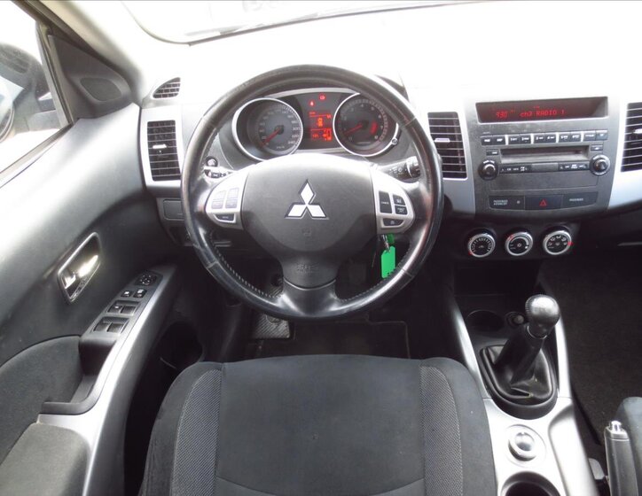 Mitsubishi Outlander SUV / Terénní 2,4 l 125 kw