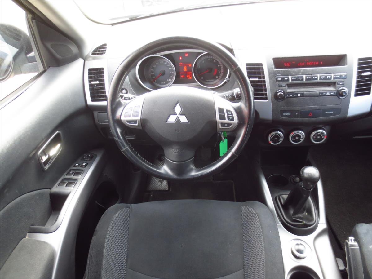 Mitsubishi Outlander SUV / Terénní 2,4 l 125 kw