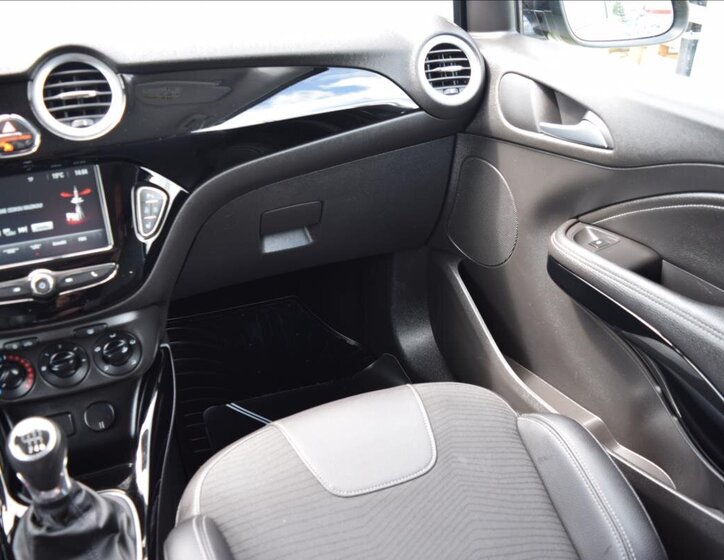 Opel Adam Hatchback 999,0 66 kw