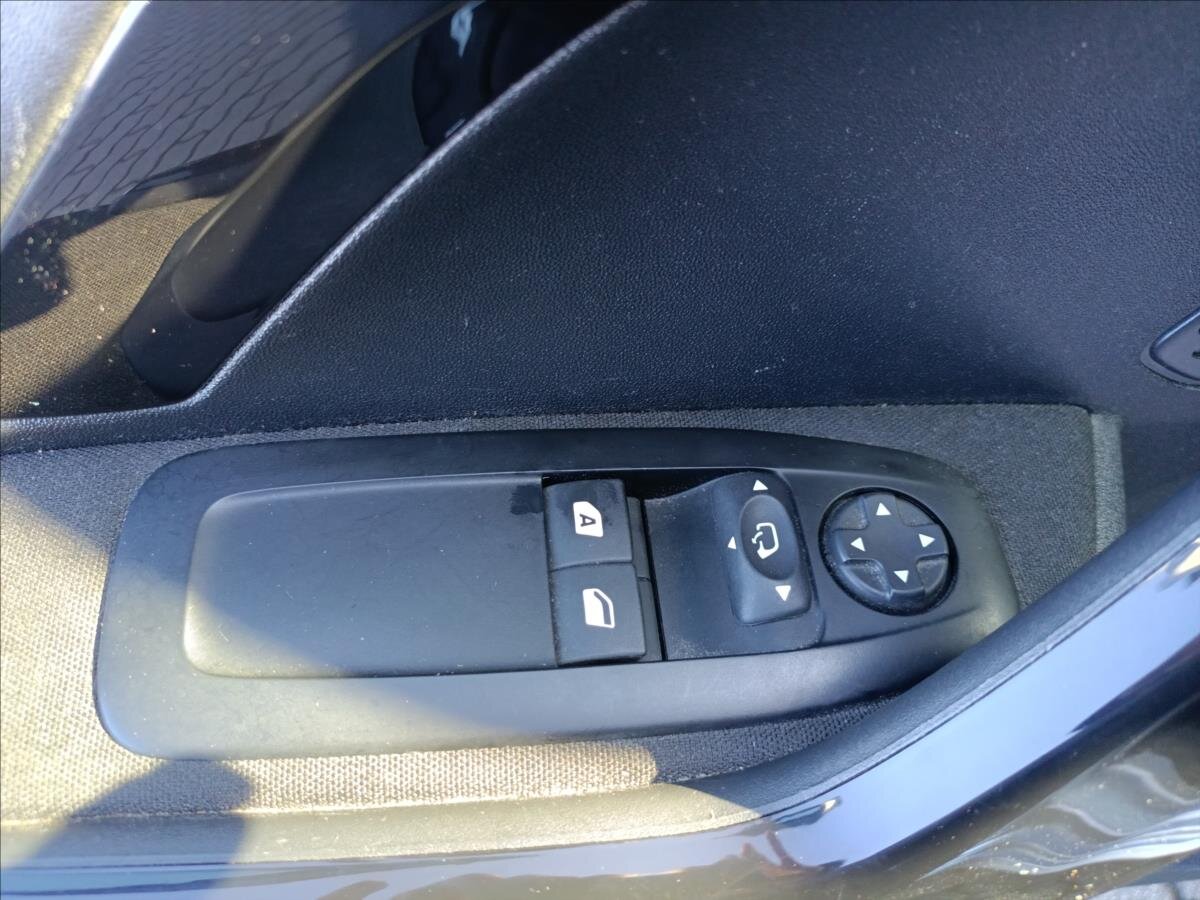 Peugeot 208 Hatchback 1,2 l 60 kw