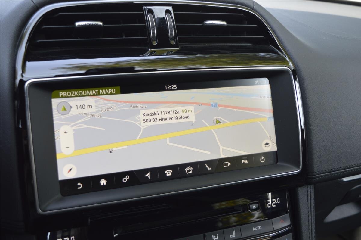 Jaguar F-Pace SUV / Terénní 2,0 l 132 kw