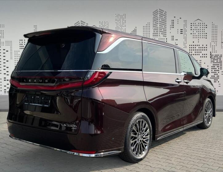 Lexus LM 350h 4