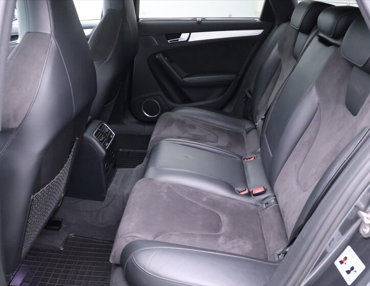 Audi RS 4 Kombi 4,2 l 331 kw