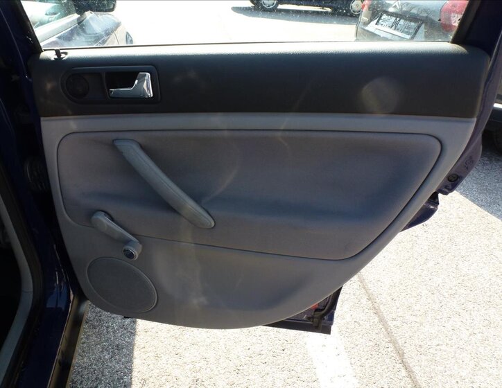 Volkswagen Passat Kombi 1,6 l 74 kw