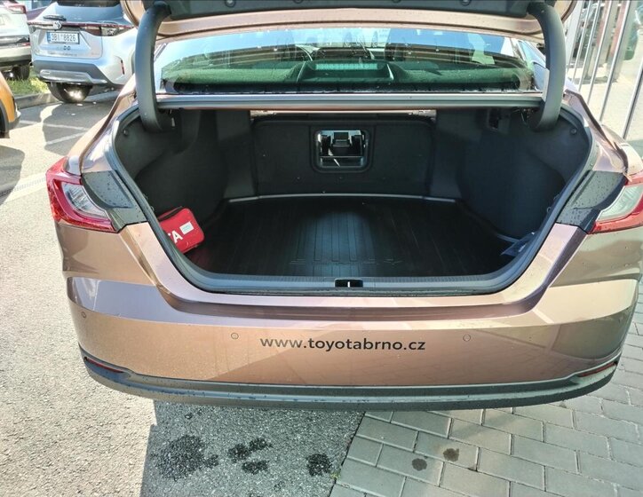 Toyota Camry Sedan 2,5 l 169 kw