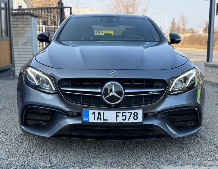Mercedes-Benz Třídy E Sedan / Limuzína 4,0 l 420 kw