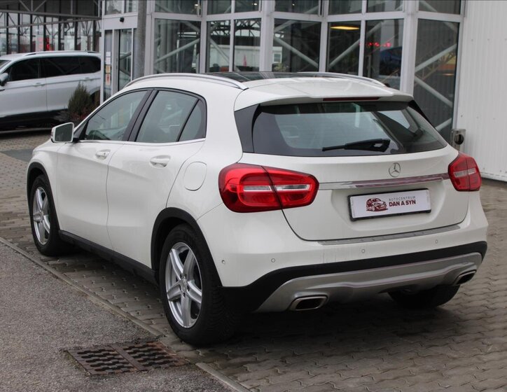 Mercedes-Benz GLA 4