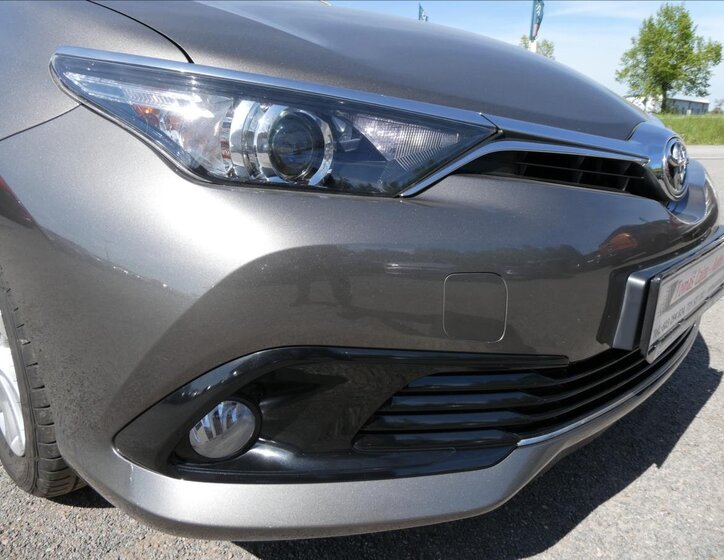 Toyota Auris Kombi 1,3 l 73 kw