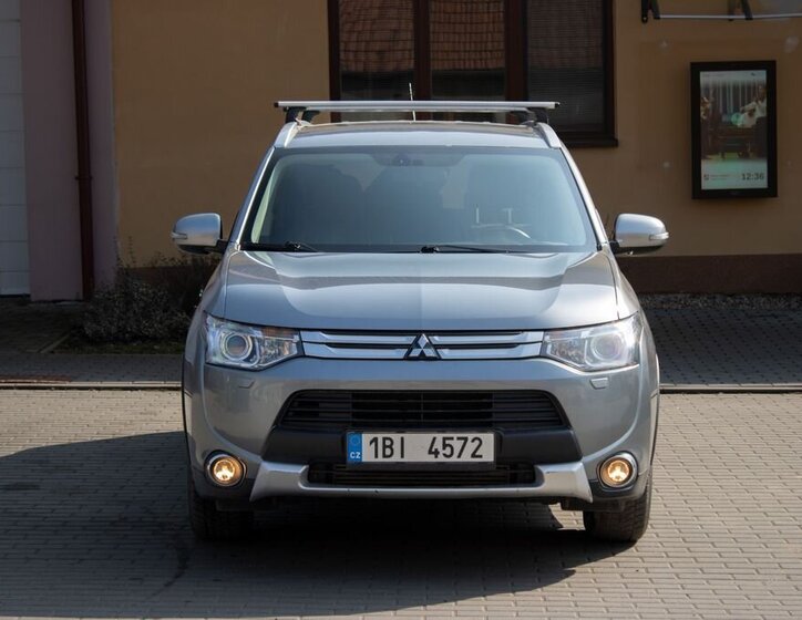 Mitsubishi Outlander SUV / Terénní 2,3 l 110 kw