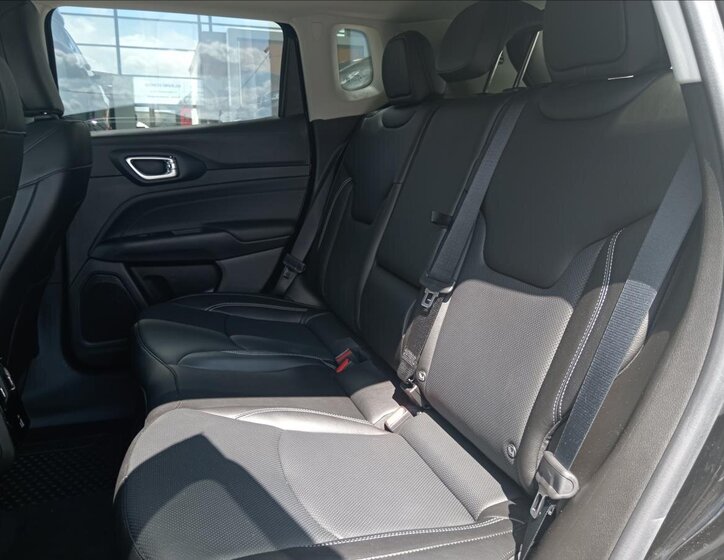 Jeep Compass SUV / Terénní 1,3 l 132 kw