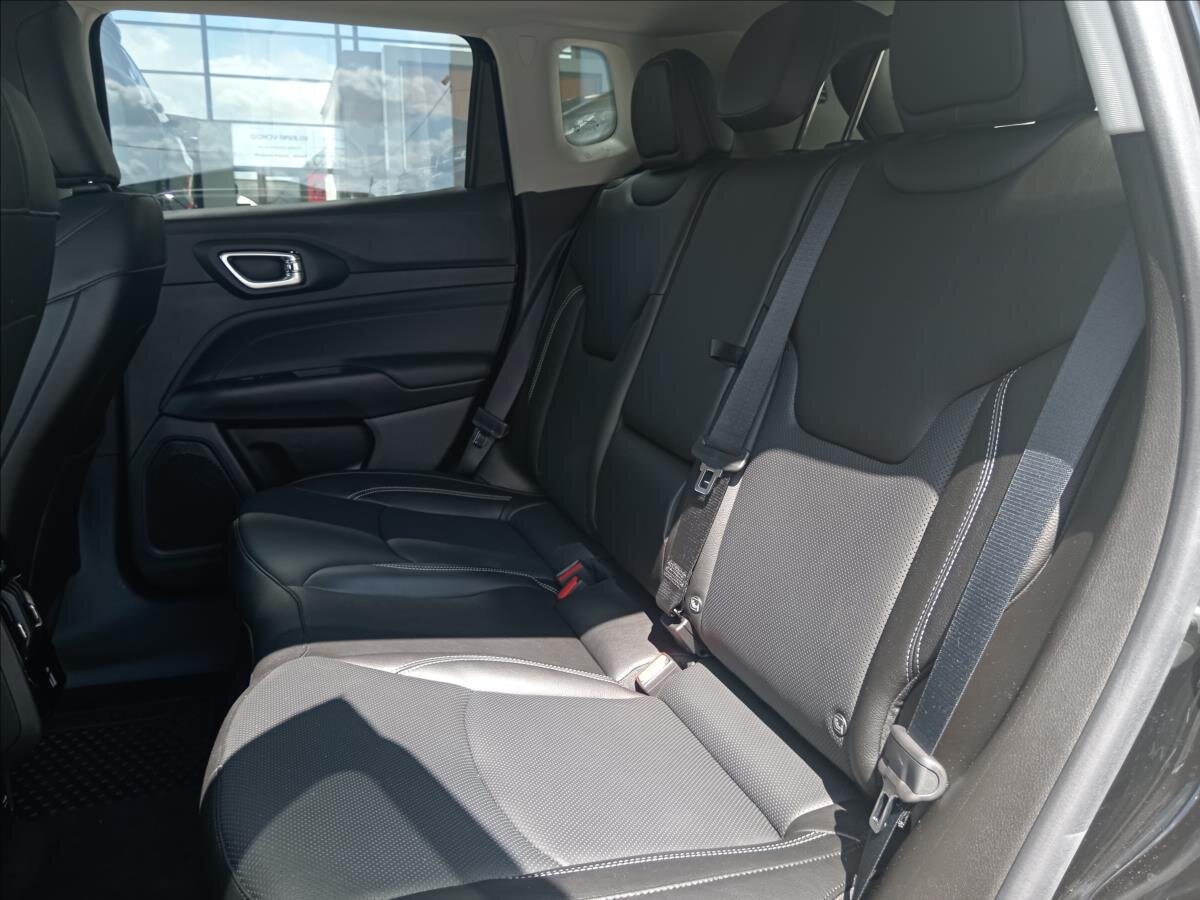 Jeep Compass SUV / Terénní 1,3 l 132 kw