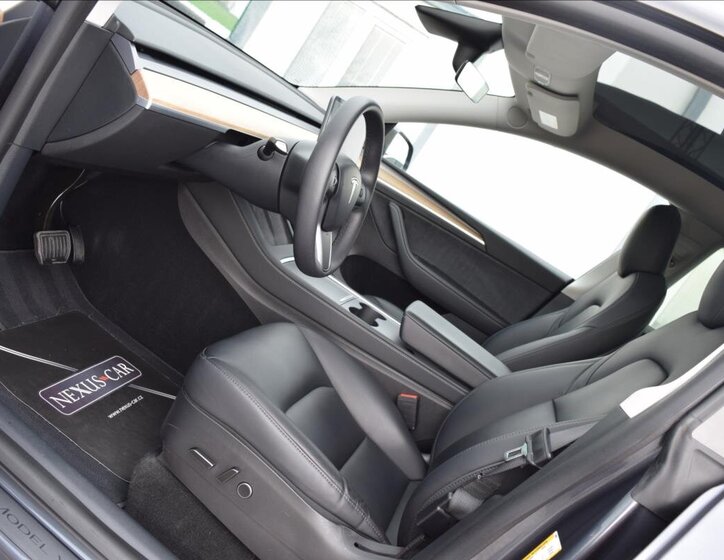 Tesla Model Y SUV / Terénní 0,0 378 kw