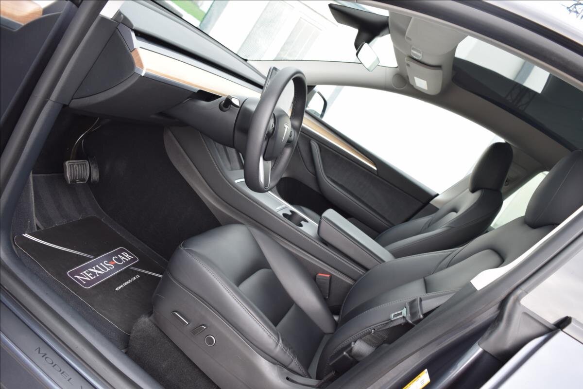 Tesla Model Y SUV / Terénní 0,0 378 kw
