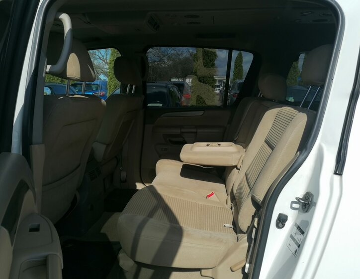 Nissan Armada SUV / Terénní 5,6 l 233 kw