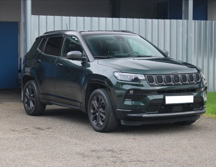 Jeep Compass SUV / Terénní 1,3 l 110 kw