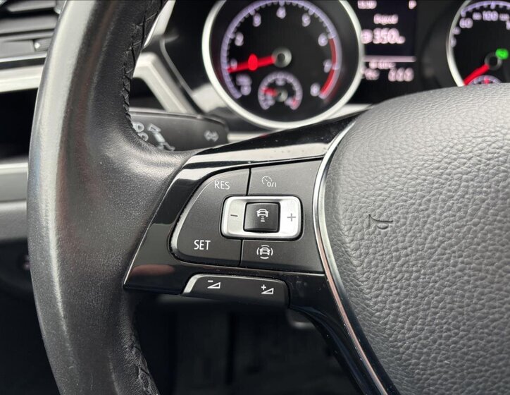 Volkswagen Touran MPV 1,5 l 110 kw