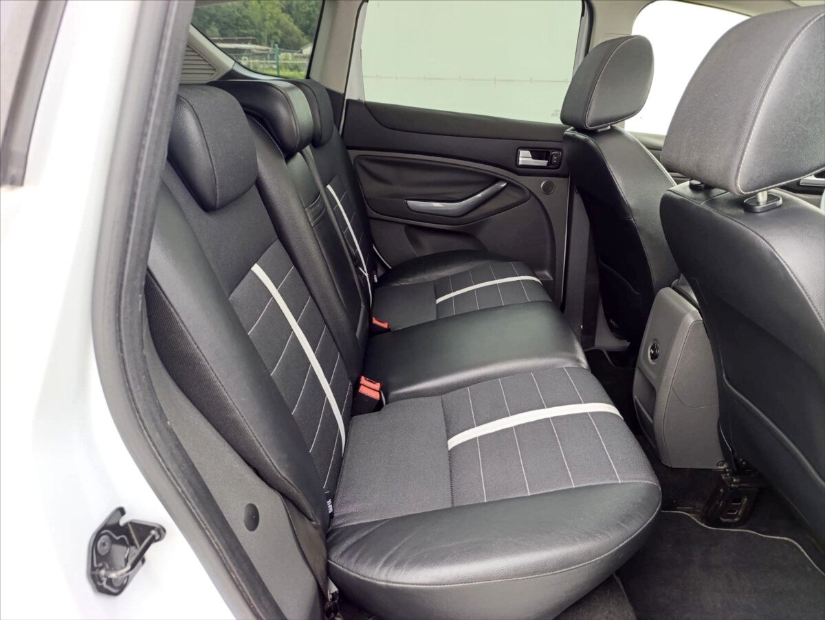 Ford Kuga SUV / Terénní 2,0 l 120 kw