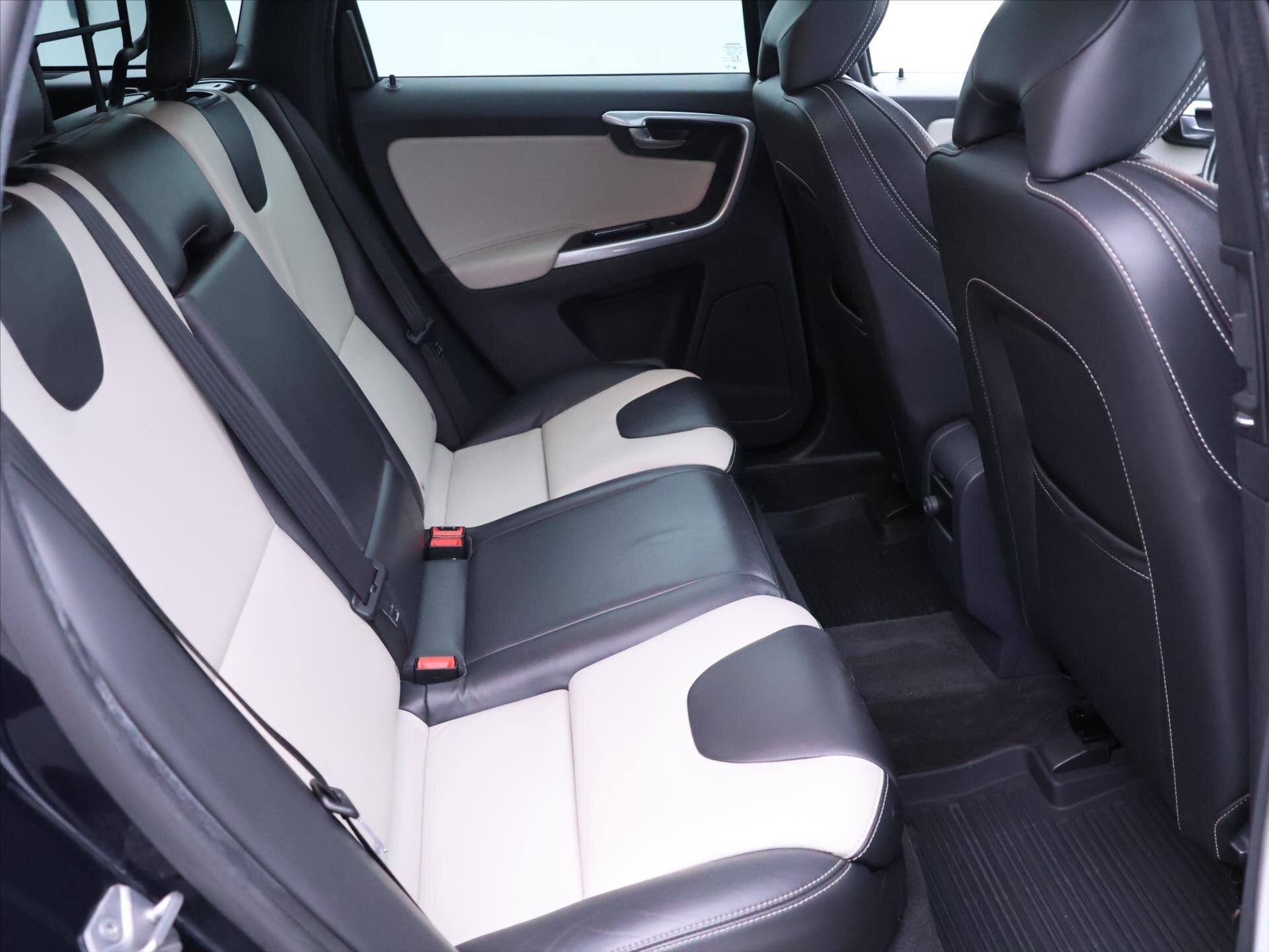 Volvo XC60 SUV 2,4 l 140 kw