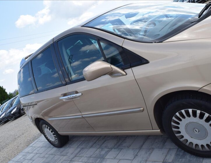 Lancia Phedra MPV 2,2 l 94 kw