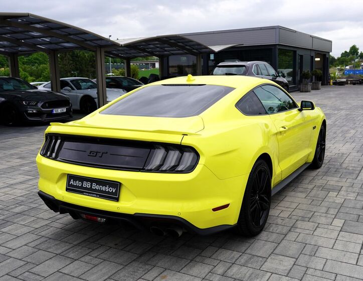 Ford Mustang 6