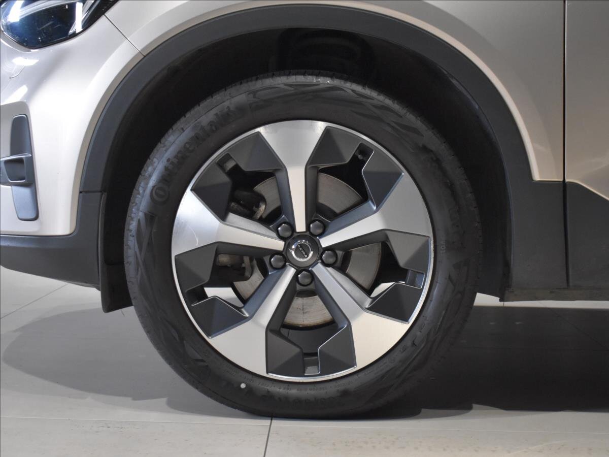 Volvo XC40 SUV / Terénní 2,0 l 145 kw