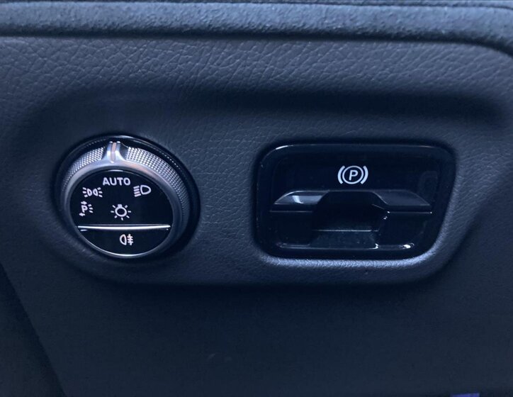 Mercedes-Benz EQE Sedan / Limuzína 0,0 215 kw