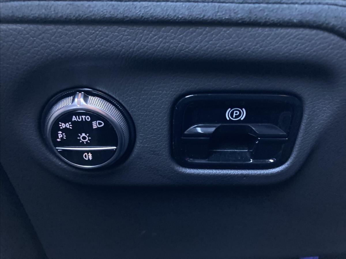 Mercedes-Benz EQE Sedan / Limuzína 0,0 215 kw