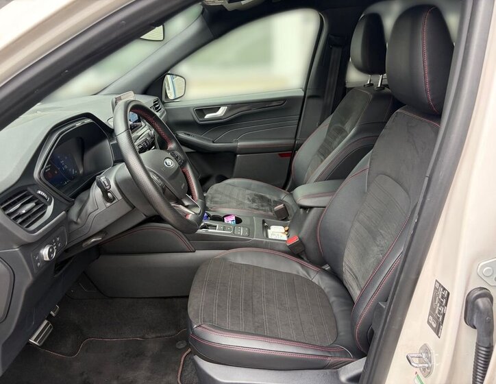 Ford Kuga SUV / Terénní 2,5 l 140 kw