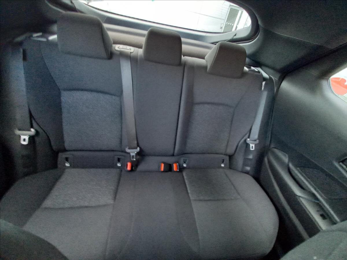 Toyota C-HR SUV 1,8 l 103 kw