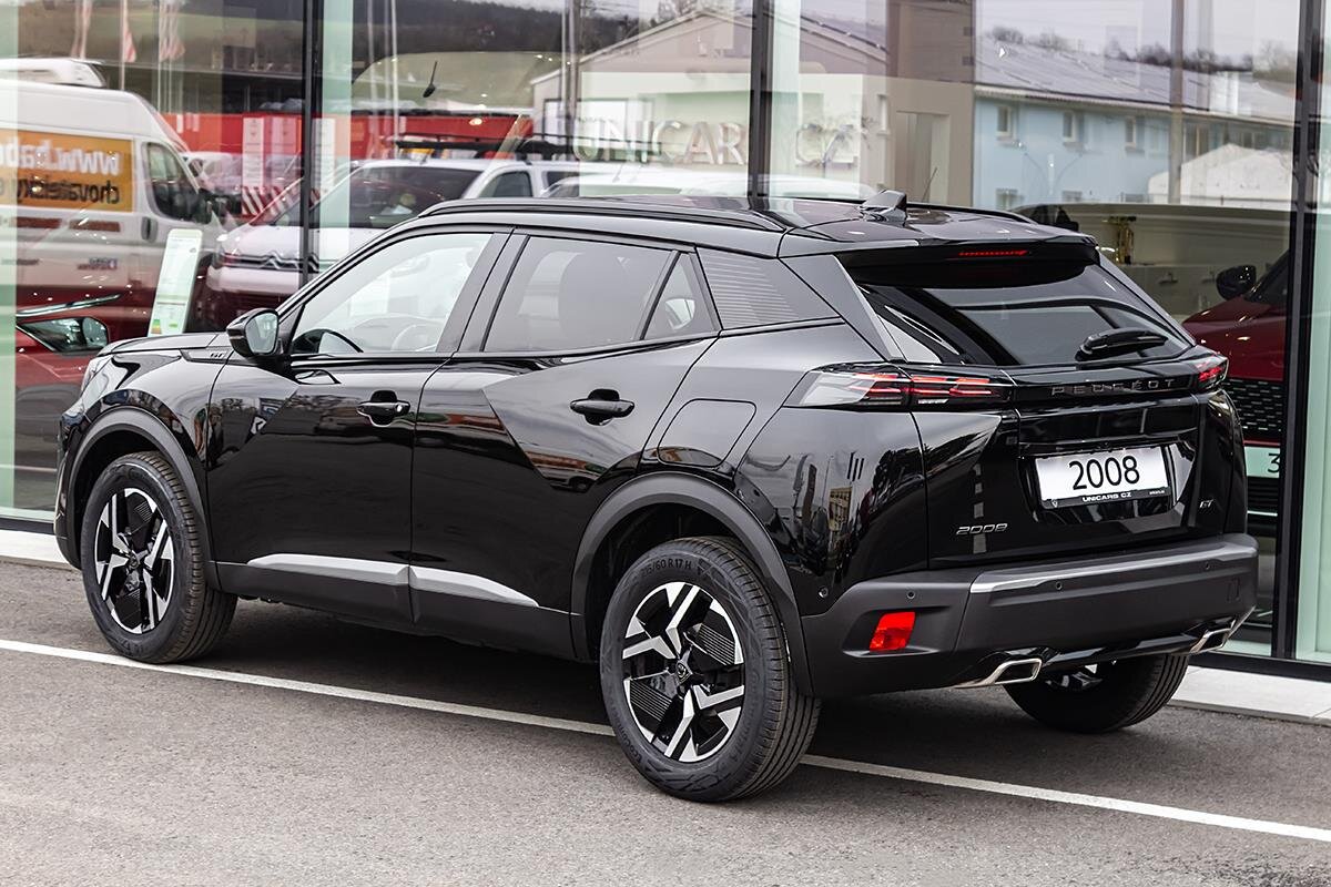 Peugeot 2008 SUV 1,2 l 100 kw