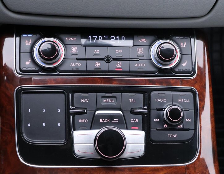 Audi A8 Sedan / Limuzína 4,2 l 273 kw