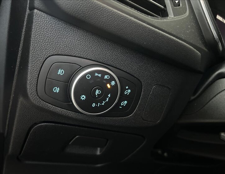 Ford Focus Hatchback 999,0 92 kw