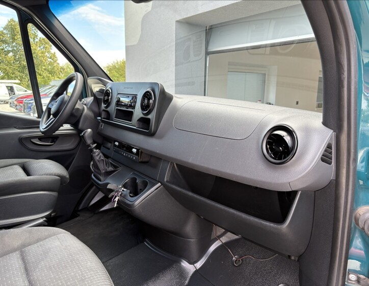 Mercedes-Benz Sprinter 16