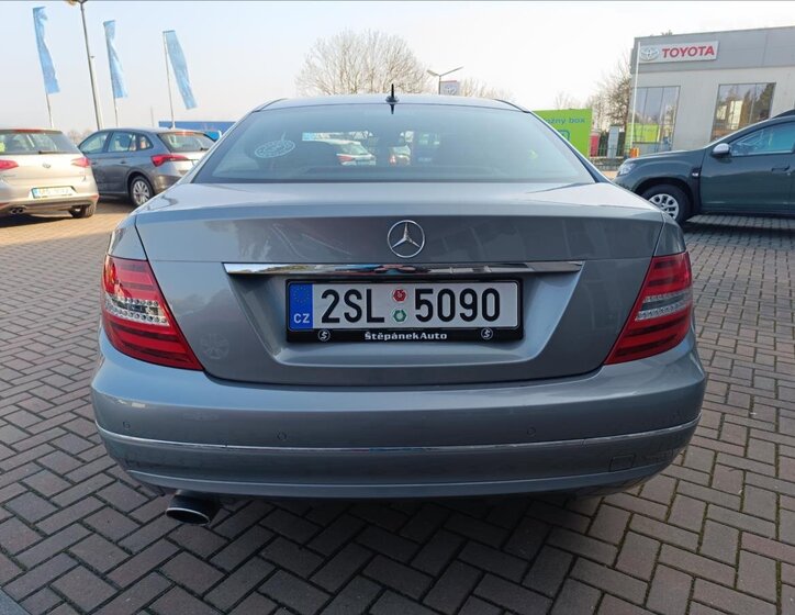 Mercedes-Benz Třídy C Kupé 2,1 l 150 kw