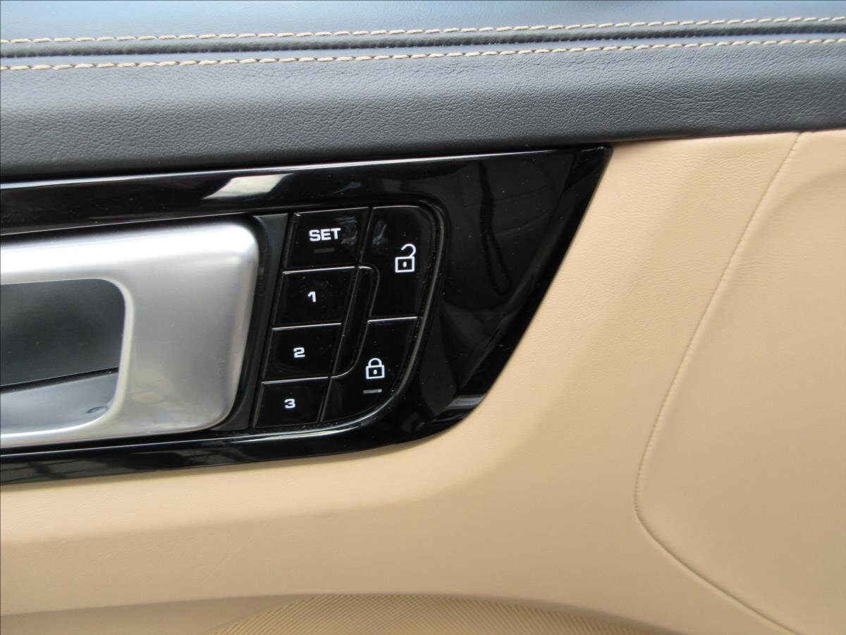 Porsche Cayenne Kombi 2,9 l 324 kw