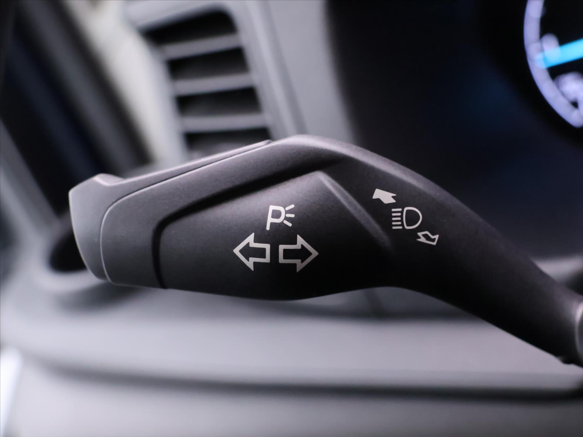 Ford Transit Kombi 2,0 l 96 kw