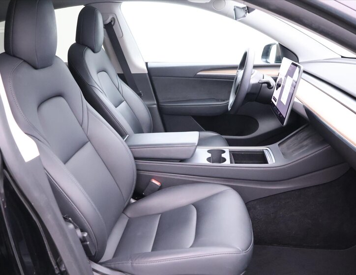 Tesla Model Y SUV / Terénní 0,0 75 kw