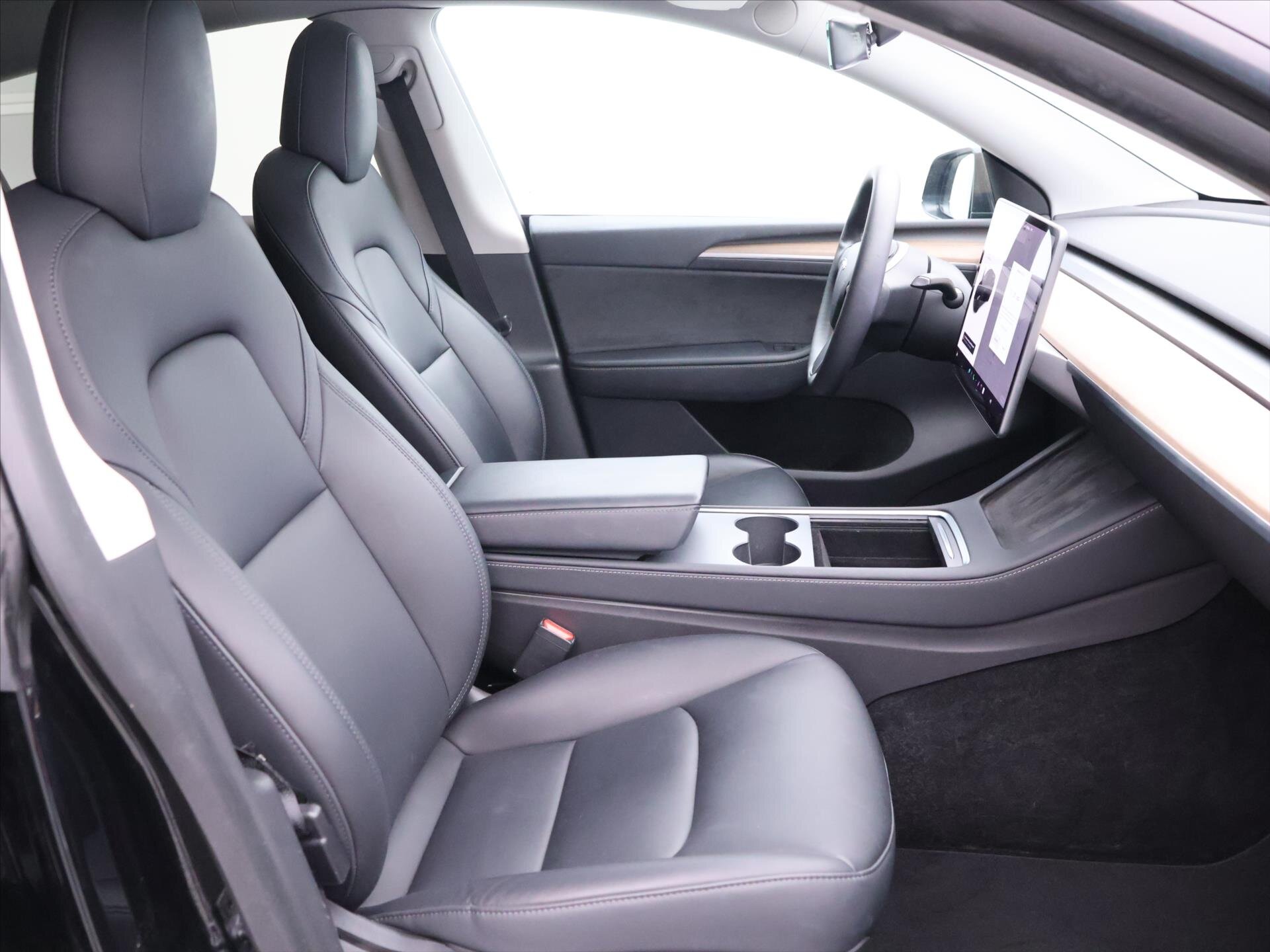 Tesla Model Y SUV / Terénní 0,0 75 kw