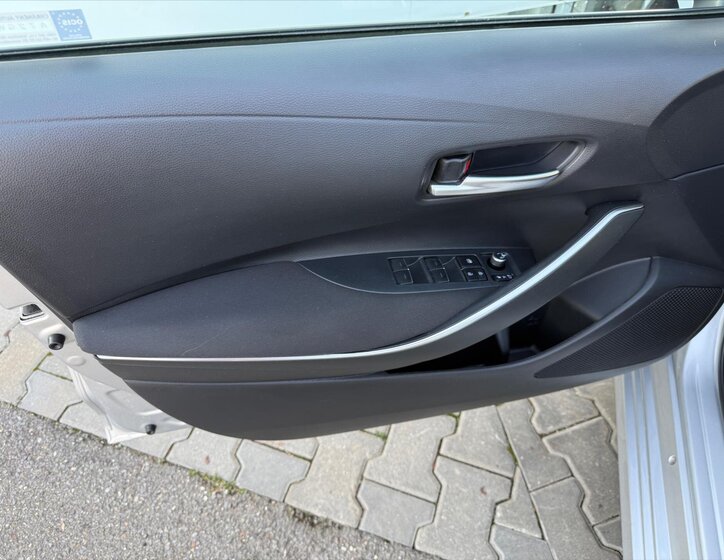 Toyota Corolla Sedan / Limuzína 1,8 l 72 kw