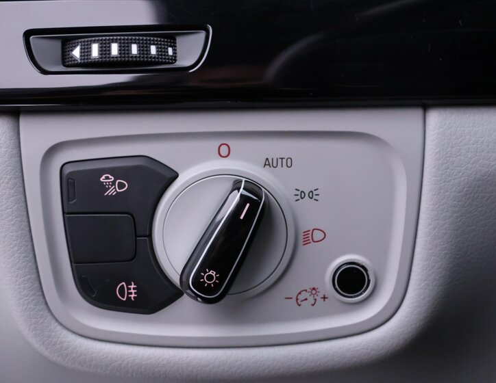 Audi A8 Sedan / Limuzína 4,2 l 273 kw