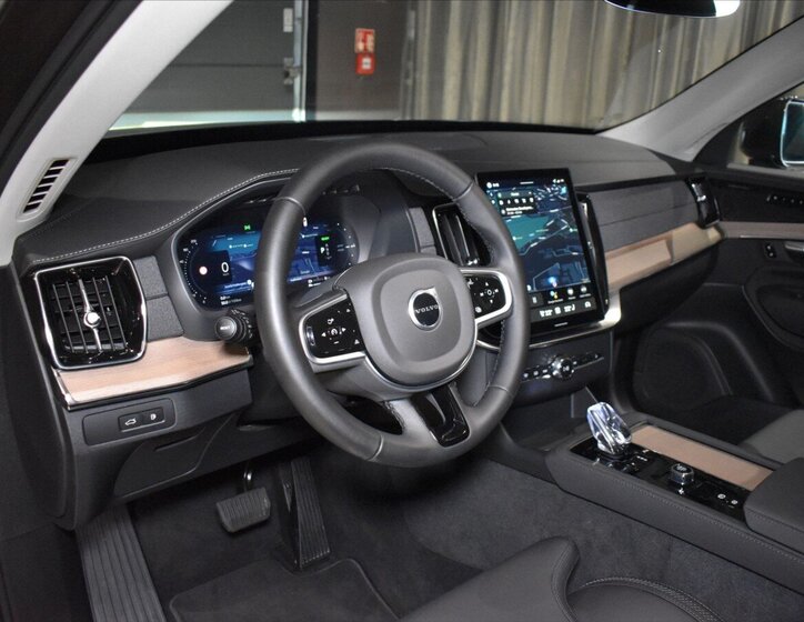 Volvo XC90 SUV / Terénní 2,0 l 228 kw