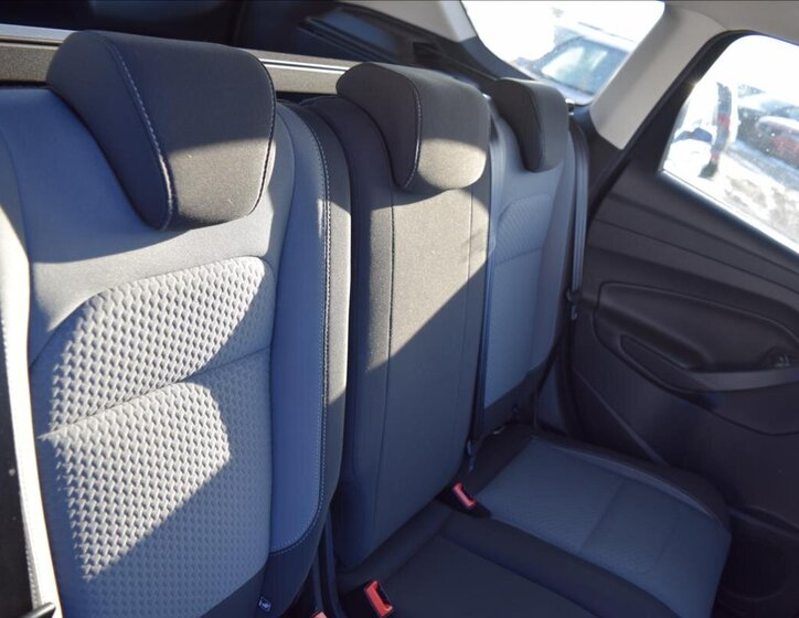 Ford Kuga SUV 1,5 l 88 kw