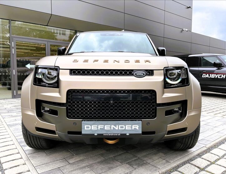 Land Rover Defender SUV / Terénní 4,4 l 467 kw