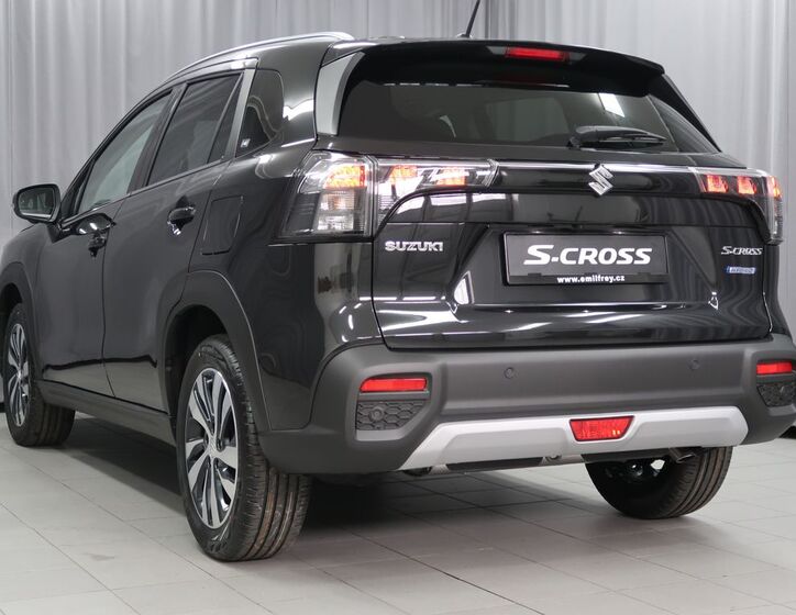 Suzuki S-Cross 6