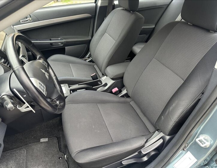 Mitsubishi Lancer Sedan 1,8 l 105 kw