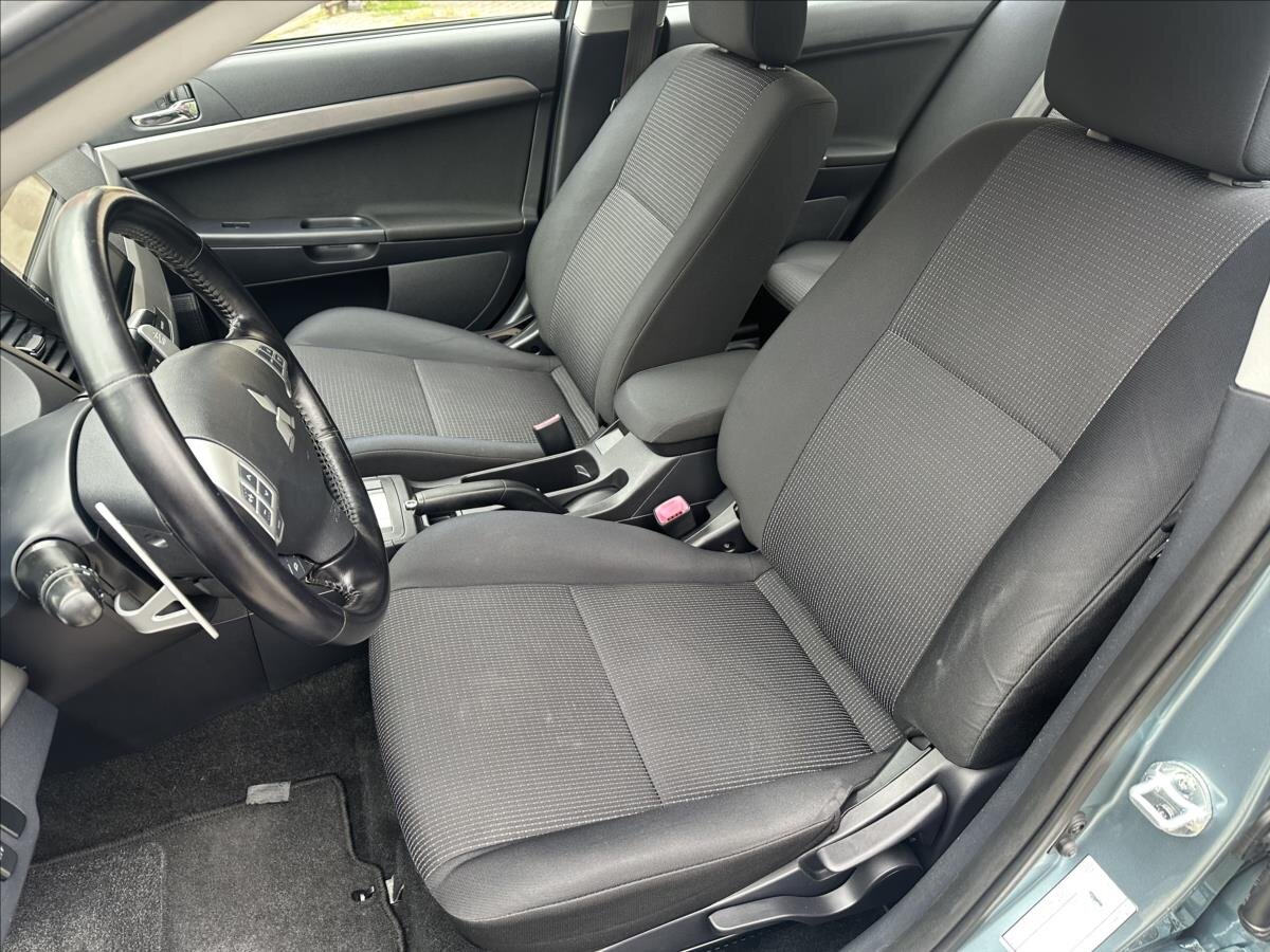 Mitsubishi Lancer Sedan 1,8 l 105 kw